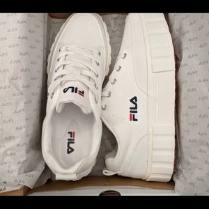 BRAND NEW Women’s Fila Sandblasts